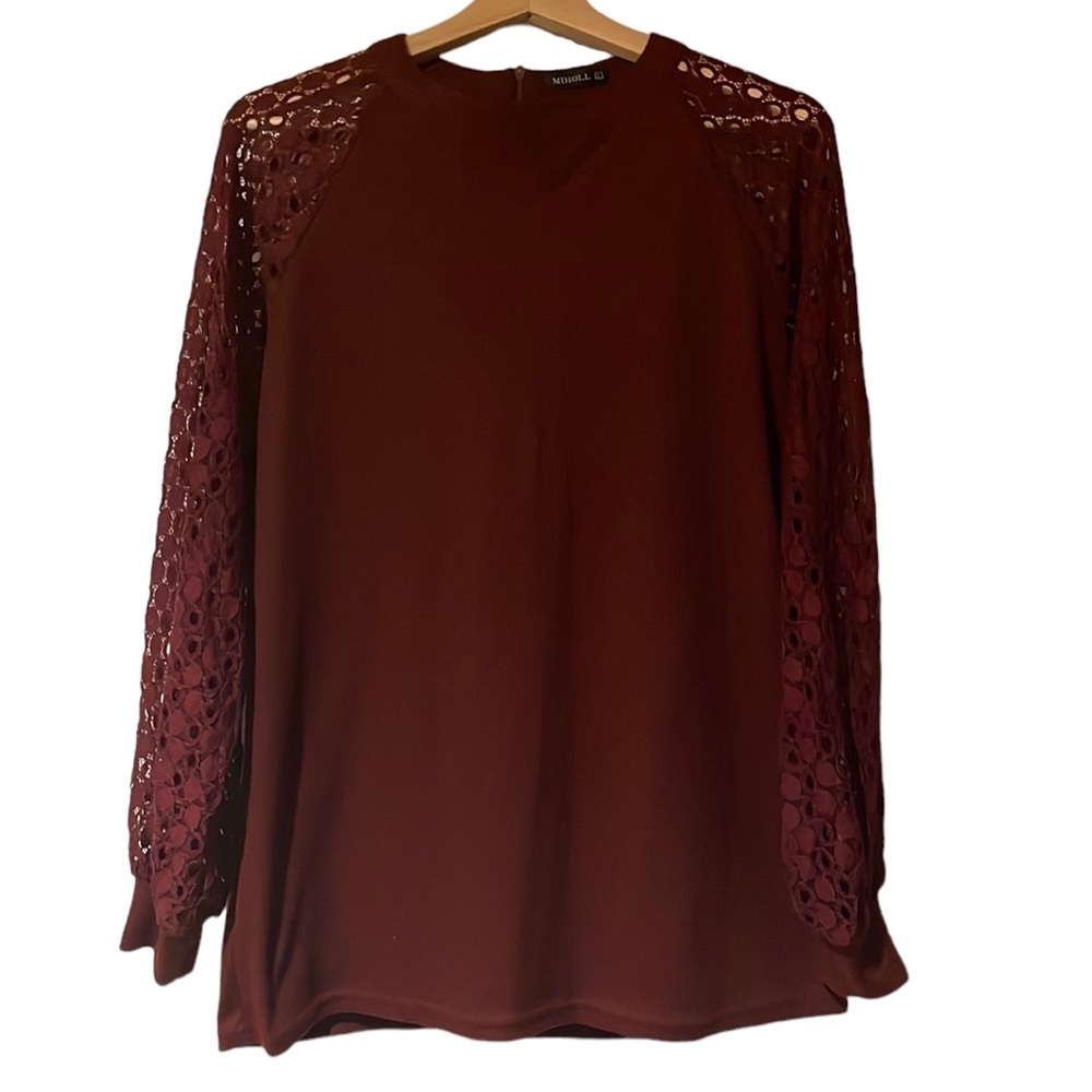Pretty NWOT maroon detailed shirt